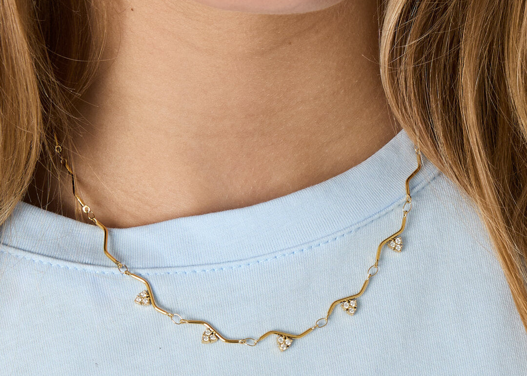 Ketting met zigzag patroon en steentjes