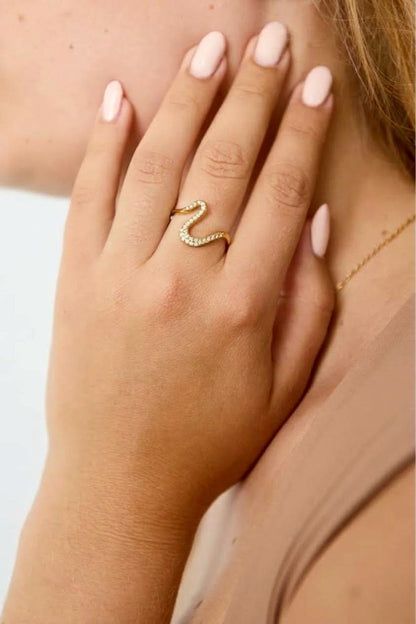 Ring met swirl en steentjes