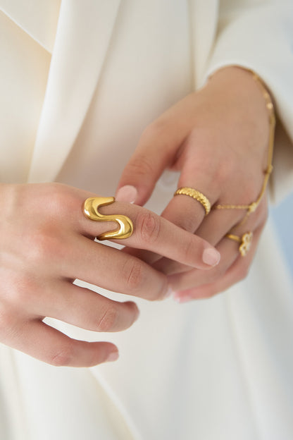 Statement ring golvend