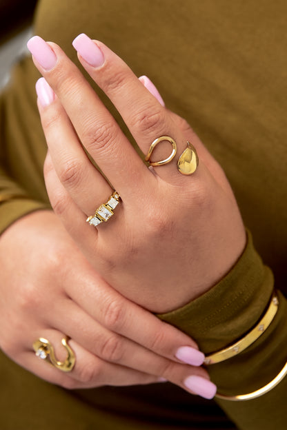 Geometrische ring met strass steentjes